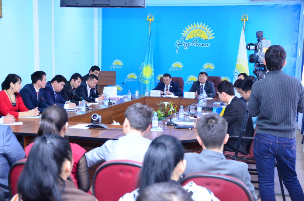 Мәжіліс депутаты Ұласбек Сәдібеков Оңтүстік Қазақстан облысының жастарымен кездесті