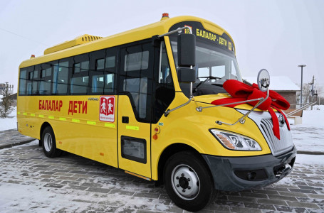 Тоқаев Өскемендігі Үстел теннисі орталығына автобус сыйлады