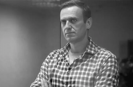 Мәскеуде оппозиционер Алексей Навальныйды ақтық сапарға шығарып салды