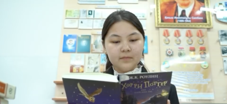Түркістандық 13 жастағы оқушы қыз 800-ге жуық кітап оқыған