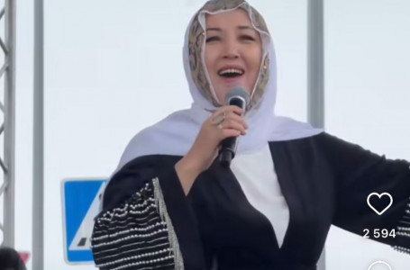 "Хиджабпен сахнаны былғады". Өнерден кеткен әнші Индира Расылхан қуанышты жаңалығын бөлісті