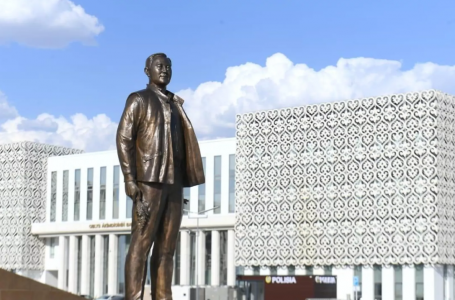 "Алып тастайтын өкілеттігім жоқ" - Дархан Сатыбалды Назарбаевтың Түркістандағы ескерткіші туралы
