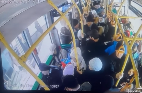 Астанада автобуста ұрлық жасаған адам видеоға түсіп қалды