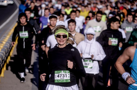 Жүгіру, әдемі бағыт, 8000 қатысушы: 21 сәуірде Almaty Half Marathon өтеді