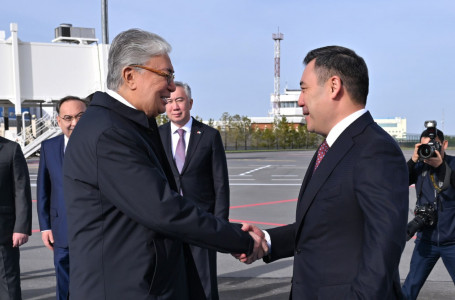 Тоқаев Қырғызстан президенті Жапаровты қалай қарсы алды?