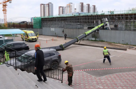 Астанадағы LRT құрылыс алаңында кран құлады