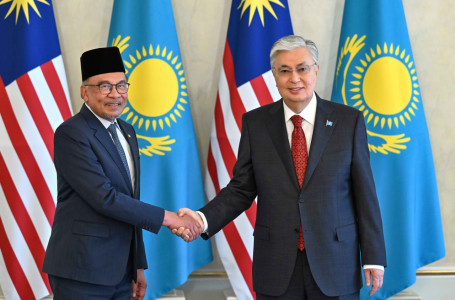 Тоқаев Малайзия премьер-министрі Ануар Ибрагиммен кездесті