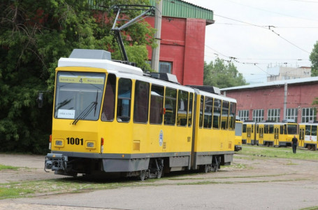 Павлодарда трамвай бағанына соғылған автобус жүргізушісі көз жұмды