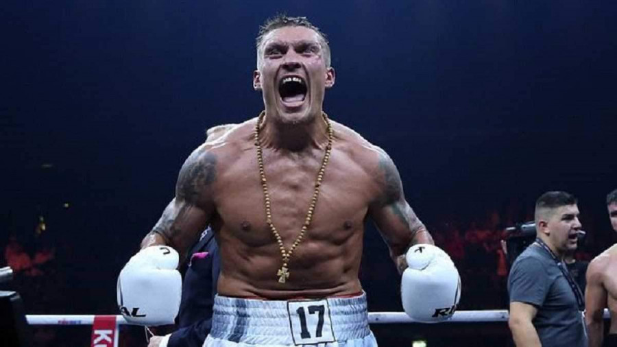 Усик бокстағы жаңа дәуірдің алғашқы абсолют чемпионы атанды