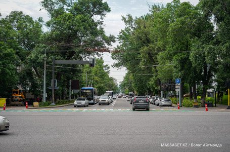 Алматыда ақылы автотұраққа абонемент енгізілуі мүмкін