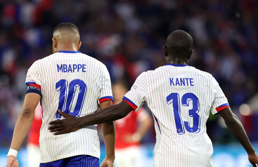 Франция құрамасы жеңіске жеткен ойында Мбаппенің мұрны сынды