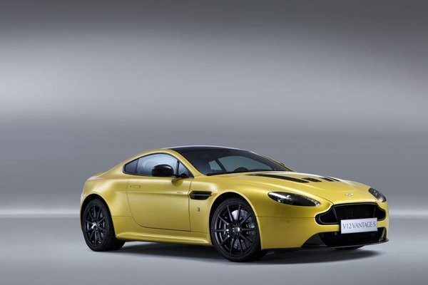 Aston Martin V12 Vantage S көлігі
