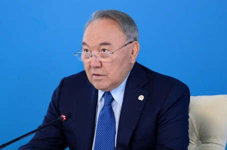 Назарбаев тағы бір мәртебесінен айырылды