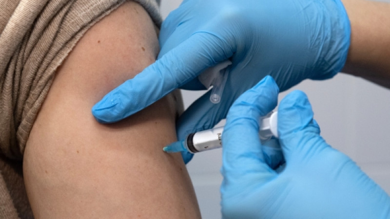 Вакцина жаңа туған нәрестелер үшін қауіпті деген жалған ақпарат тарады 