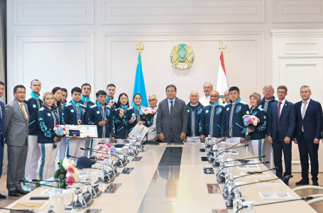 Досаев Париж Олимпиадасының жүлдегерлеріне пәтер мен автокөліктің кілтін табыстады