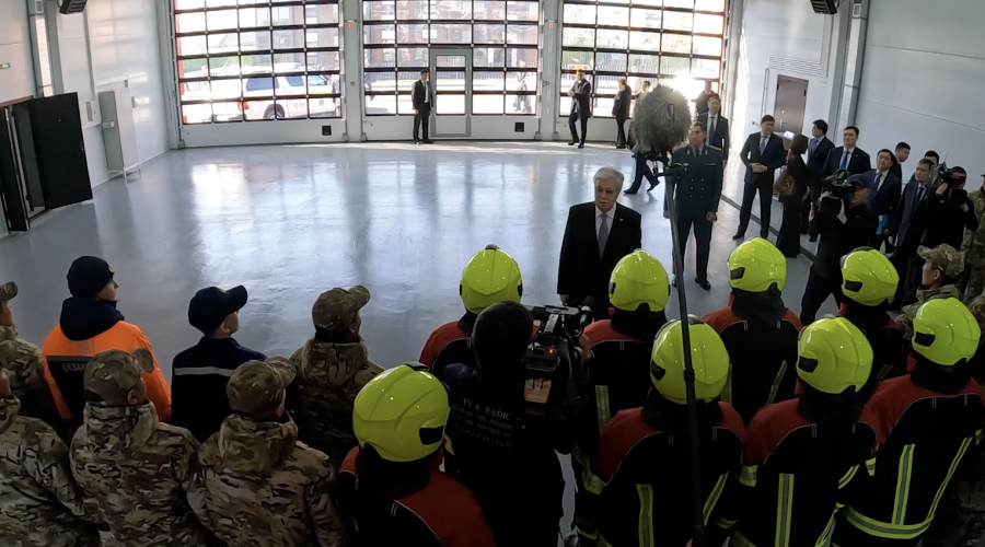 Тоқаев жаңадан пайдалануға берілген өрт сөндіру бөлімінің жұмысымен танысты