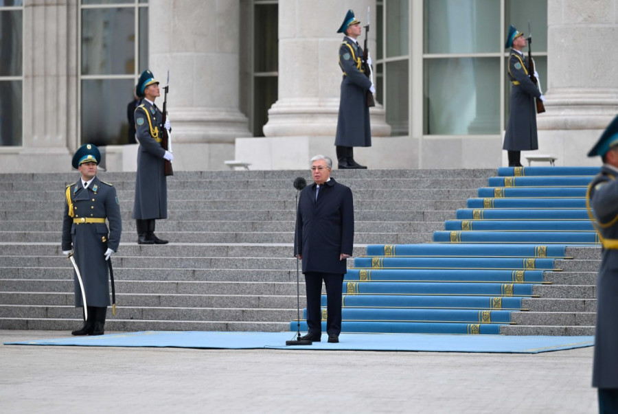 Президент Мемлекеттік ту көтеру рәсіміне қатысты