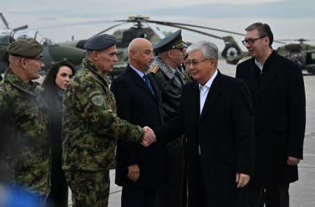 Тоқаев Сербияның қорғаныс өнеркәсібі өнімдерінің көрмесіне барды