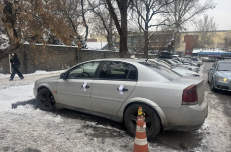 Мектеп маңындағы көліктен мәйіт табылды: марқұмның жеке басы анықталды