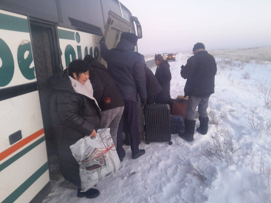 14 бала болды: Абай облысында жолаушылар мінген автобус жолда қалған