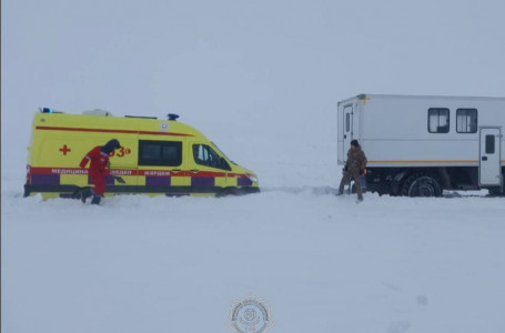 Ұлытау облысында жедел жәрдем көлігі қалың қарға батып қалды