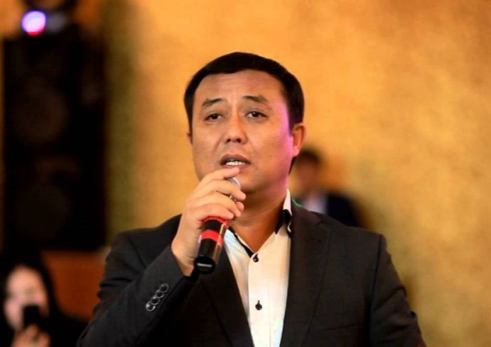 “Әншілерге айыппұл салу керек“. Саят Медеуов күтпеген ұсыныс жасады