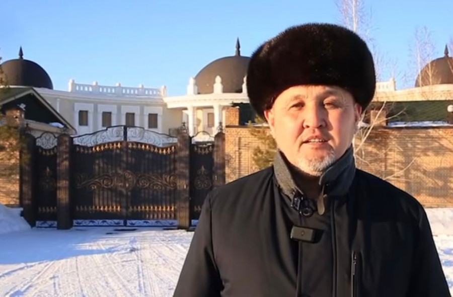 “Төрт әйелі бар бас имамдікі“ делінген үйдің шынайы иесі де желіде қызу талқыға түсті