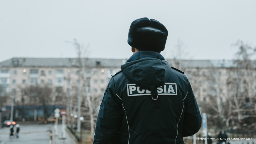 Алматыда ұсталған адамды азаптаған полицейлер сотталды