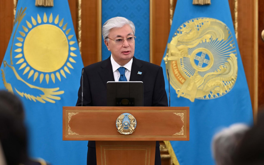 “Әйел ұлттың ұйытқысы“.  Президент қазақстандық әйелдерді мерекемен құттықтады