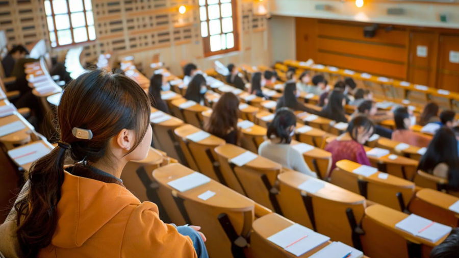 “Шешіп беремін“. Университет қызметкері студенттерді грантқа ауыстырамын деп алдаған 