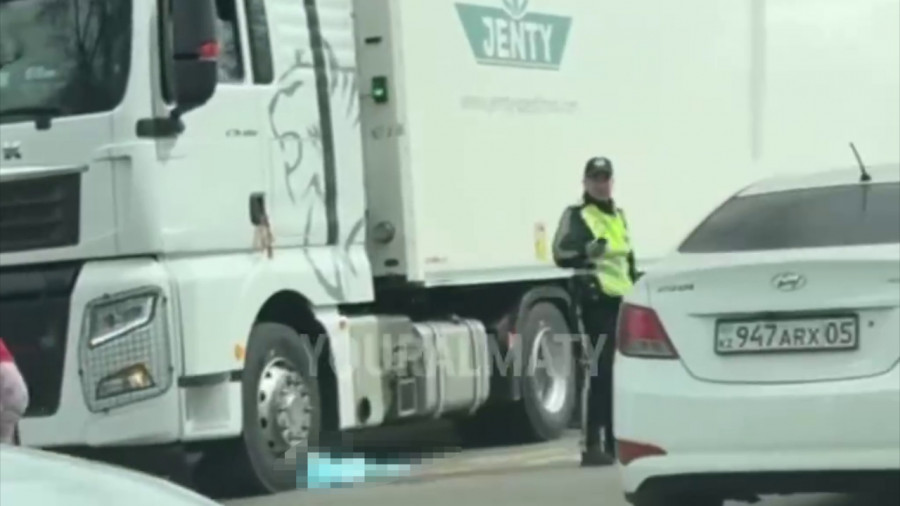 Алматыда жүк көлігі 7 жасар қызды қағып кетті: автобус жүргізушісі жауапқа тартылды