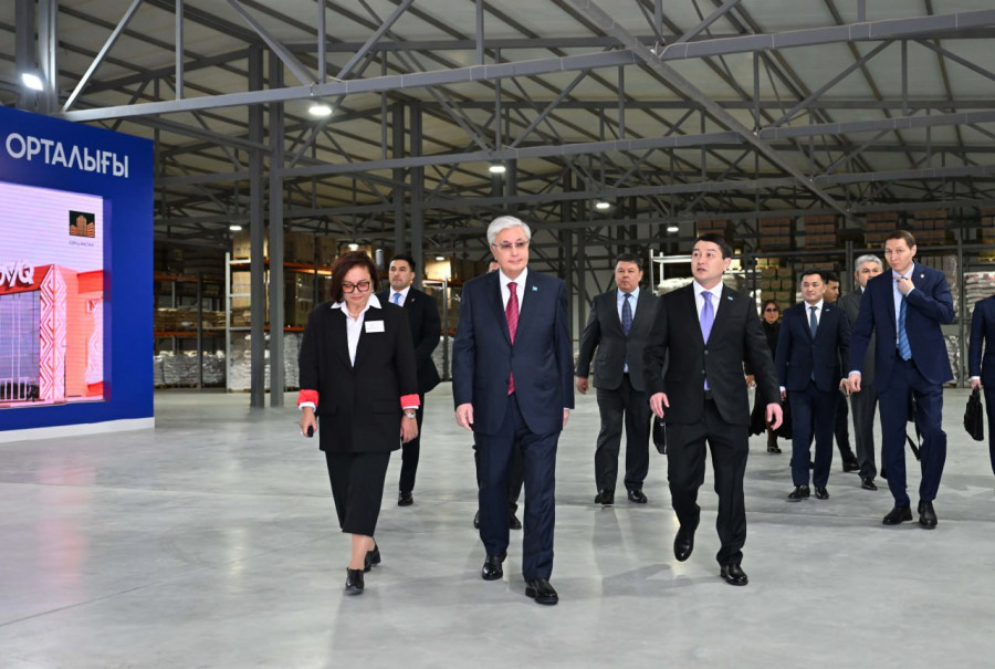 Тоқаев Ақтаудағы көтерме сауда-тарату орталығын аралады