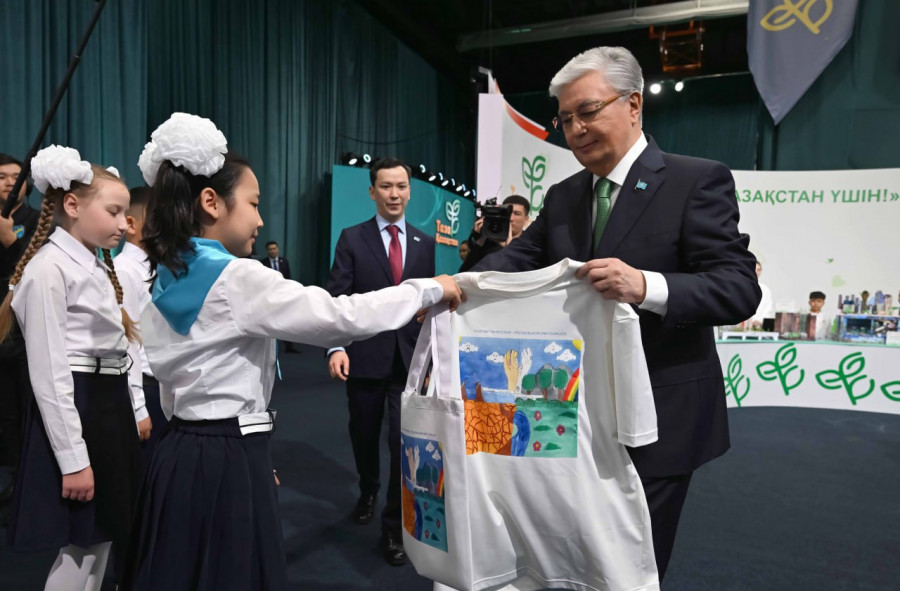 Тоқаев атыраулық оқушыдан ерекше сый алды