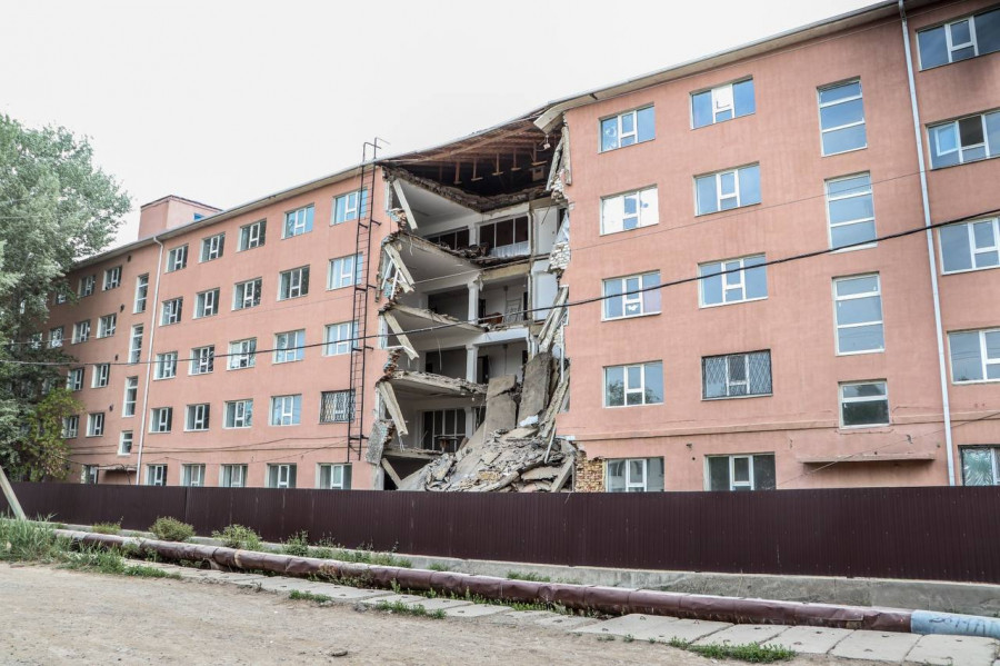 Атырауда студенттер жатақханасының бір бөлігі опырылып түсті