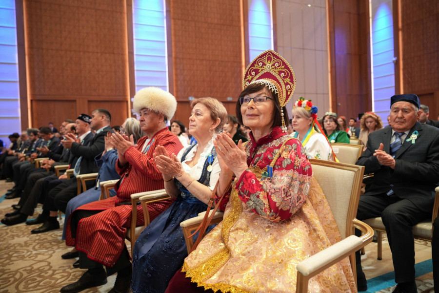 “Біз әртүрліміз, бірақ бәріміз теңбіз“ - Президент Қазақстанның басты құндылығы туралы