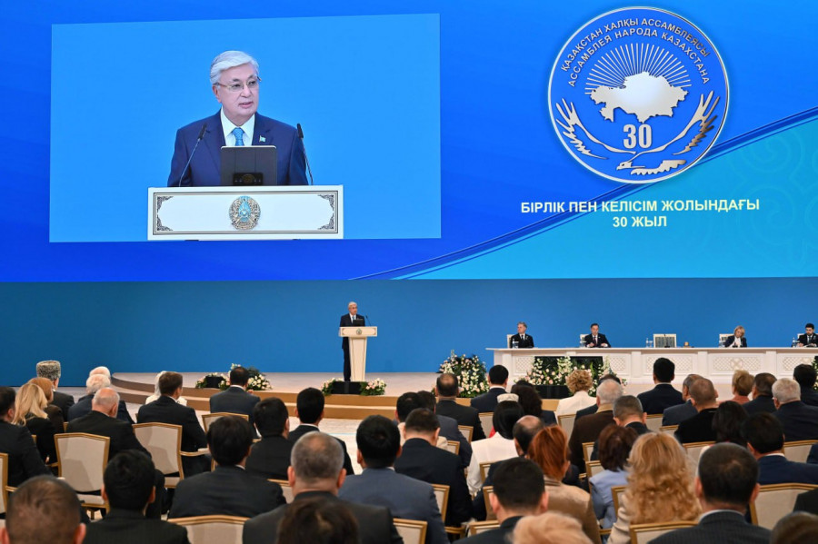 “Түрлі популистер мен саясаткерсымақтар бар“. Тоқаев қоғам болып бірігуге шақырды