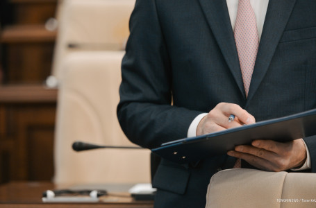 Ақмола облысында шенеунік екі жыл бойы жетім балаға арналған пәтерде тұрған