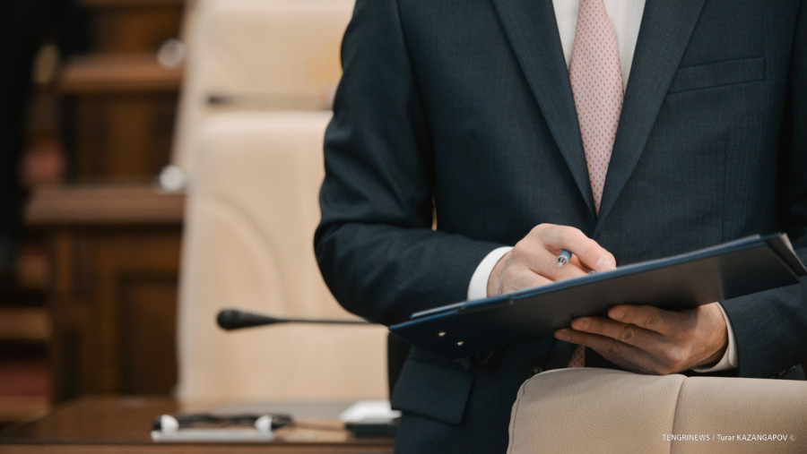 Ақмола облысында шенеунік екі жыл бойы жетім балаға арналған пәтерде тұрған