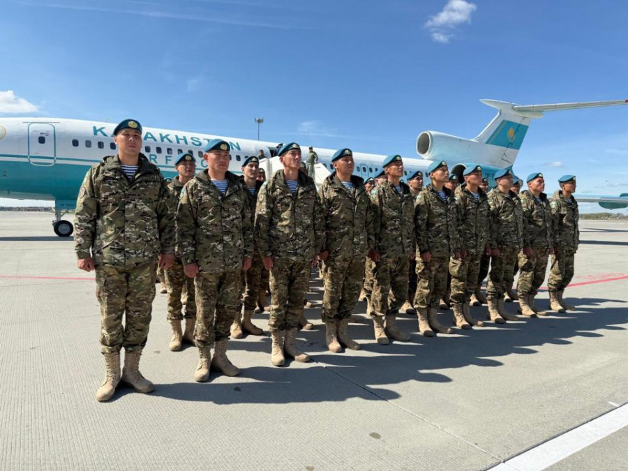Қазақстандық десантшылар парадқа қатысу үшін Мәскеуге барды