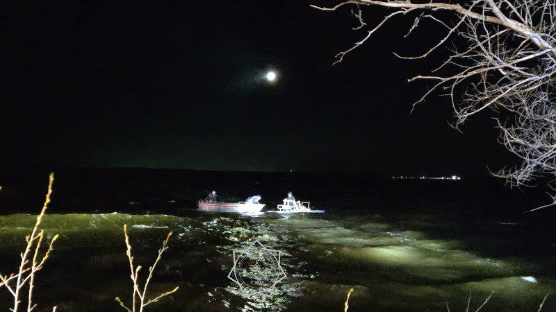 Бурабайда катамаранда отырған бес баланы ағыс алып кеткен