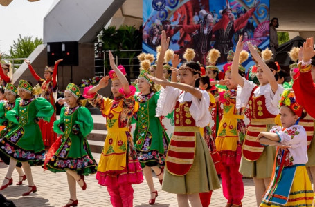 Жамбыл облысында Қазақстан халқының бірлігі күні кең көлемде аталып өтті