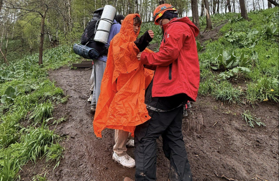 Алматыда туристер жиі баратын тауға шыққан үш адам құтқарылды