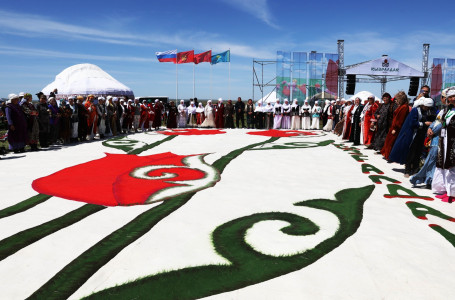 200 метрлік киіз: жамбылдық қолөнершілердің еңбегі Қазақстанның КИНЭС рекордтар кітабына енді