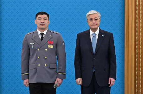 Тоқаев күштік құрылым қызметкерлеріне мемлекеттік наградалар табыс етті