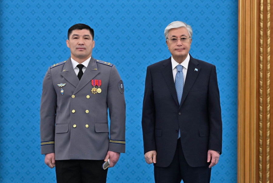 Тоқаев күштік құрылым қызметкерлеріне мемлекеттік наградалар табыс етті