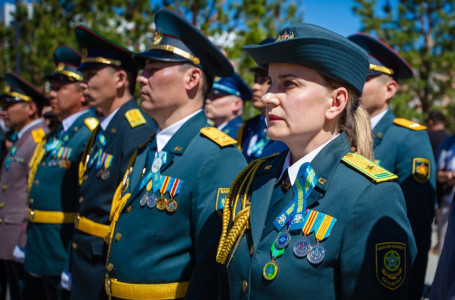 Өскемен қаласында Сағадат Нұрмағамбетовтың ескерткішіне гүл шоқтарын қою рәсімі өтті