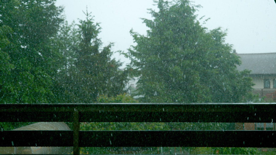 +44-тен бұршақты жауынға дейін: Қазақстанда ауа райы күрт өзгереді