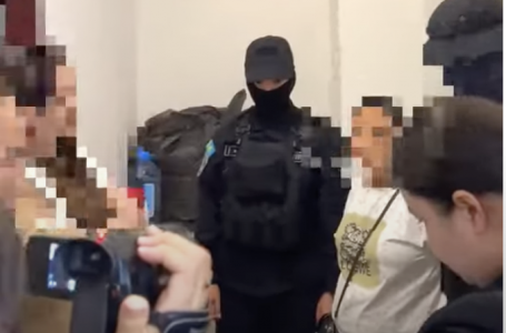 Заңсыз көші-қон: Маңғыстау облысында төлқұжаттар, мөр және ақша тәркіленді