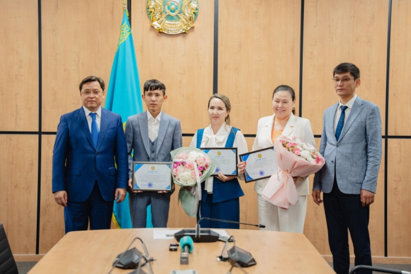 ҰБТ-дан 140 балл жинаған алғашқы оқушыға пәтер сыйға берілді