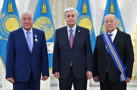 Тоқаев белгілі мұнайшы мен “алтын қолды“ хирургті марапаттады